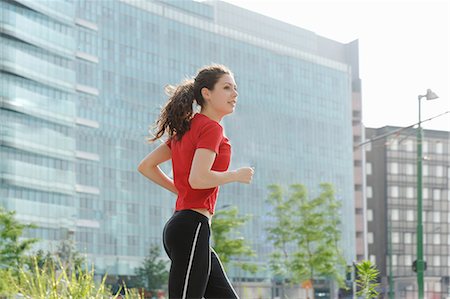 Young woman jogging in city Photographie de stock - Premium Libres de Droits, Code: 649-07064316