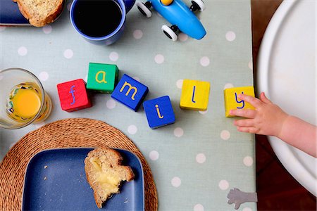 placemat - Baby spelling with alphabet blocks Stock Photo - Premium Royalty-Free, Code: 649-07064486