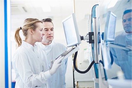 science lab - Researchers looking at computer in lab Stock Photo - Premium Royalty-Free, Code: 649-07064742