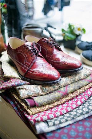 pile (disorderly pile) - Vintage men's shoes on top of pile of fabric Stock Photo - Premium Royalty-Free, Code: 649-07064926