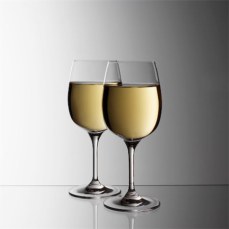 Two glasses of white wine Stock Photo - Premium Royalty-Free, Code: 649-07065068