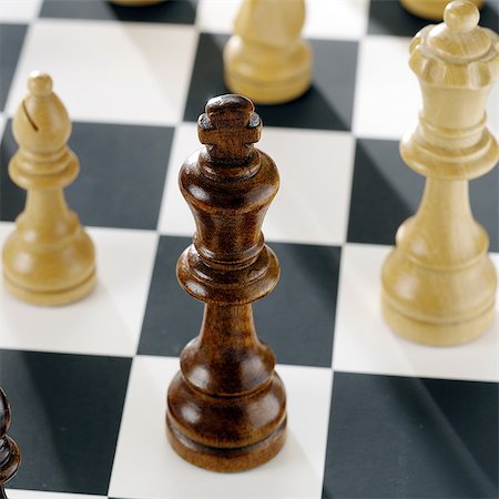 Close up of chess pieces on board Foto de stock - Sin royalties Premium, Código: 649-07065086
