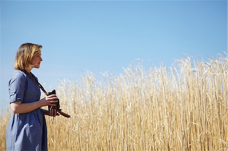 Young woman photographing reeds Stock Photo - Premium Royalty-Free, Code: 649-07062992