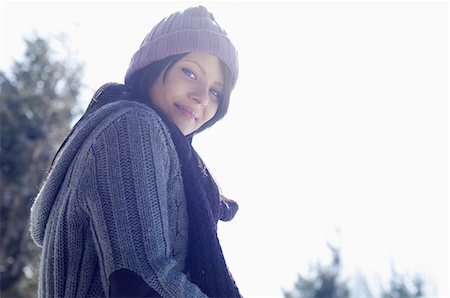 Portrait of young female wearing knitted hat Foto de stock - Sin royalties Premium, Código: 649-07063054