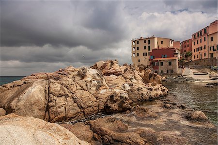 simsearch:649-07063397,k - Rocks and houses Marciana town, Elba Island, Italy Foto de stock - Sin royalties Premium, Código: 649-07063393