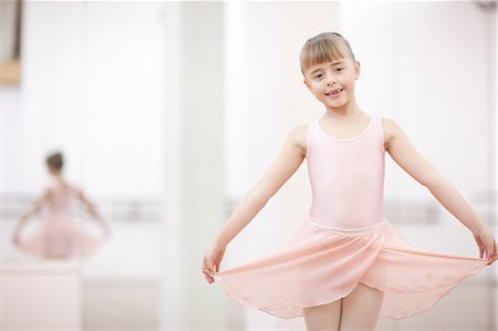 excited child - Portrait of a young ballerina holding skirt Photographie de stock - Premium Libres de Droits, Code: 649-07063686