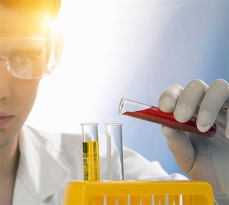 simsearch:6113-07589192,k - Close up of scientist pouring liquid from test tube Stock Photo - Premium Royalty-Free, Code: 649-07118201