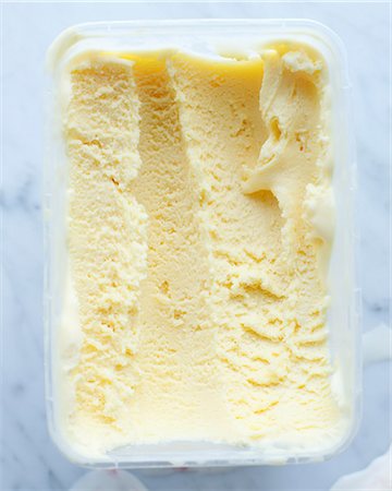 simsearch:614-06537664,k - Dish of half eaten vanilla ice cream Stock Photo - Premium Royalty-Free, Code: 649-07118267