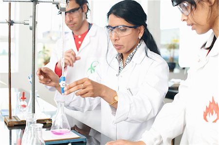 simsearch:649-07118434,k - Chemistry teacher doing experiment with students Stock Photo - Premium Royalty-Free, Code: 649-07118439