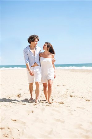 Couple walking on beach Photographie de stock - Premium Libres de Droits, Code: 649-07238870