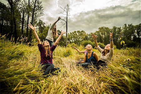 simsearch:649-07239413,k - Five young women watching kite Stock Photo - Premium Royalty-Free, Code: 649-07239409