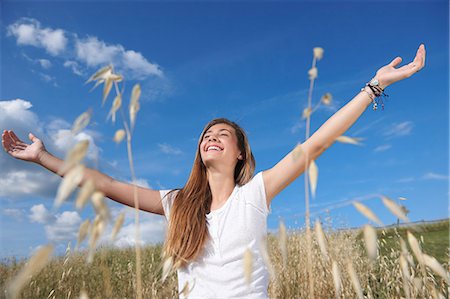simsearch:649-07239584,k - Teenage girl in field with arms out, Tuscany, Italy Stock Photo - Premium Royalty-Free, Code: 649-07239599
