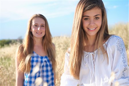 simsearch:649-07239584,k - Teenage girls in field, Tuscany, Italy Stock Photo - Premium Royalty-Free, Code: 649-07239606