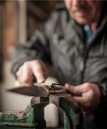 Man making knife, Barumini, Sardinia, Italy Foto de stock - Sin royalties Premium, Código: 649-07239806