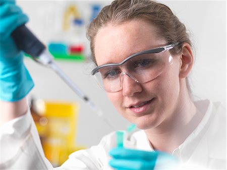 simsearch:649-07279795,k - Laboratory worker pipetting sample into an eppendorf vial Stock Photo - Premium Royalty-Free, Code: 649-07279837