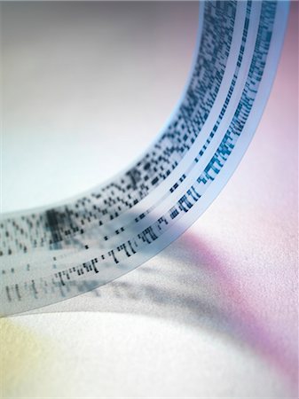 DNA autoradiogram gel used for finding the base sequence of a segment of DNA Photographie de stock - Premium Libres de Droits, Code: 649-07279856