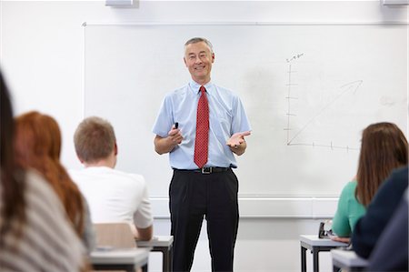 Mature male teacher in front of class Photographie de stock - Premium Libres de Droits, Code: 649-07280107