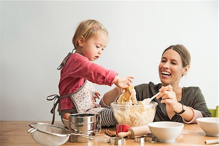 Mother and child mixing batter Stock Photo - Premium Royalty-Free, Code: 649-07280349