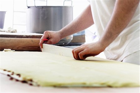 Baker cutting dough Stock Photo - Premium Royalty-Free, Code: 649-07280448