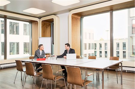 Businessmen meeting in conference room Photographie de stock - Premium Libres de Droits, Code: 649-07280459
