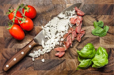preparation - Still life of chopped onion and ham with tomatoes and herbs Stock Photo - Premium Royalty-Free, Code: 649-07280918