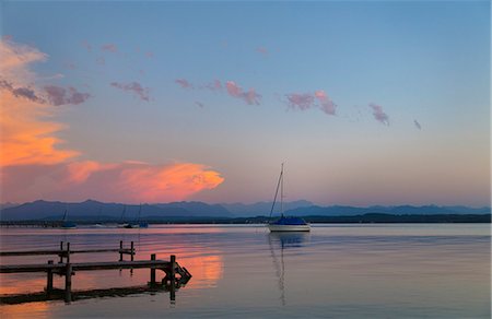 simsearch:649-07064003,k - View of yacht at sunset on Lake Starnberg, Bavaria, Germany Photographie de stock - Premium Libres de Droits, Code: 649-07280999