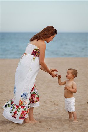 simsearch:649-07436413,k - Mother and toddler standing on beach Stock Photo - Premium Royalty-Free, Code: 649-07436410