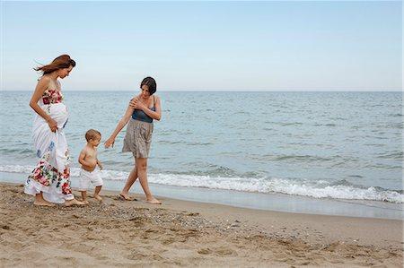 simsearch:649-07436413,k - Women and toddler walking along shore Stock Photo - Premium Royalty-Free, Code: 649-07436413