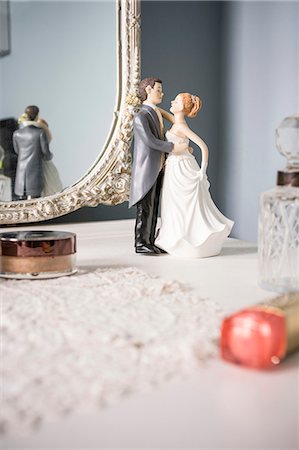 still life white - Wedding figurines on dressing table Stock Photo - Premium Royalty-Free, Code: 649-07437022