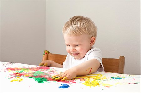 Little boy playing with finger paints Stock Photo - Premium Royalty-Free, Code: 649-07437097