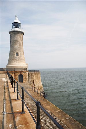 Lighthouse and harbor wall, Tynemouth, Tyne and Wear, United Kingdom Stock Photo - Premium Royalty-Free, Code: 649-07437201