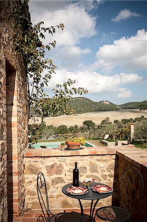 Outdoor table and chairs, Siena, Valle Orcia, Tuscany, Italy Stock Photo - Premium Royalty-Free, Code: 649-07437225