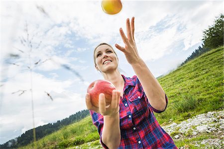 Woman juggling apples Stock Photo - Premium Royalty-Free, Code: 649-07437335