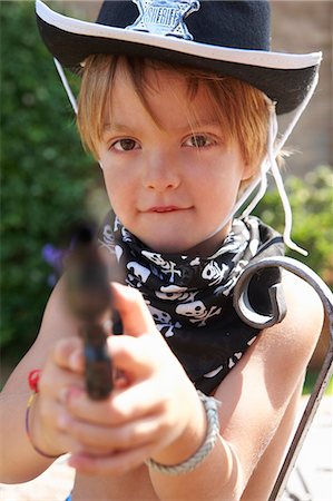 simsearch:614-06896861,k - Boy in sheriff hat with gun Stock Photo - Premium Royalty-Free, Code: 649-07437353