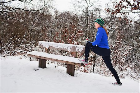 simsearch:614-08307669,k - Female runner doing stretch exercises in snow Stock Photo - Premium Royalty-Free, Code: 649-07437950