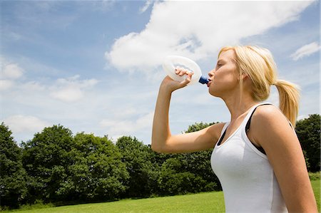 Jogger having drink of water Stock Photo - Premium Royalty-Free, Code: 649-07438055