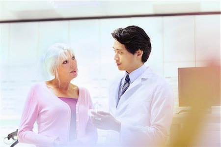 Pharmacist advising customer on medication Stock Photo - Premium Royalty-Free, Code: 649-07596153