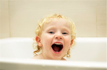 Boy playing in bath Stock Photo - Premium Royalty-Free, Code: 649-07596653