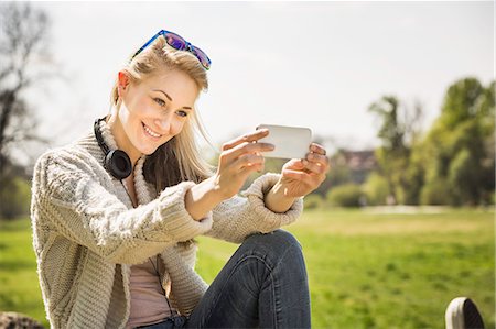 selfie - Young woman posing for self portrait in park Stock Photo - Premium Royalty-Free, Code: 649-07648050