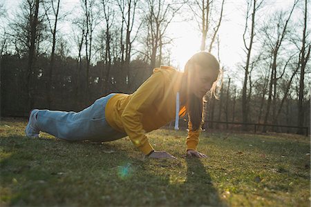 Young female runner doing warm up press ups Stock Photo - Premium Royalty-Free, Code: 649-07648097