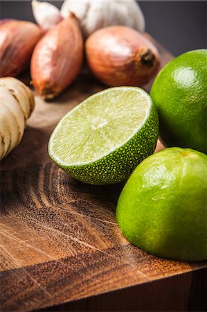 Ingredients for making green curry paste - lime, garlic, onion, ginger Stock Photo - Premium Royalty-Free, Code: 649-07710498