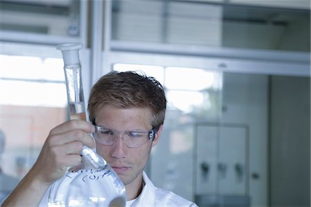 simsearch:649-08085222,k - Young male scientist analyzing volumetric flask in lab Stock Photo - Premium Royalty-Free, Code: 649-07736709