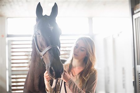 people with horses - Portrait of young woman with black horse Foto de stock - Sin royalties Premium, Código: 649-07761205