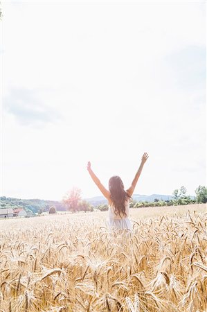simsearch:614-07806265,k - Young woman in wheat field Stock Photo - Premium Royalty-Free, Code: 649-07804544