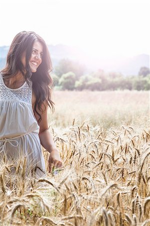 simsearch:649-07279678,k - Young woman in wheat field Stock Photo - Premium Royalty-Free, Code: 649-07804545