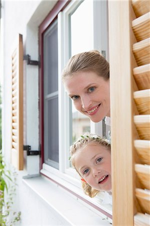 simsearch:649-07805043,k - Mother and daughter peering through window Stock Photo - Premium Royalty-Free, Code: 649-07805043