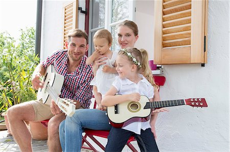 Father playing guitar with family Stock Photo - Premium Royalty-Free, Code: 649-07805054