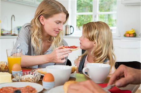 simsearch:649-07805043,k - Mother offering daughter some food Stock Photo - Premium Royalty-Free, Code: 649-07805103