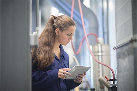simsearch:649-07585770,k - Female engineer checking factory machinery using digital tablet Stockbilder - Premium RF Lizenzfrei, Bildnummer: 649-07803721
