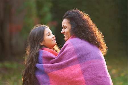 simsearch:649-08306780,k - Mother and daughter wrapped in blanket in garden Stock Photo - Premium Royalty-Free, Code: 649-08004036